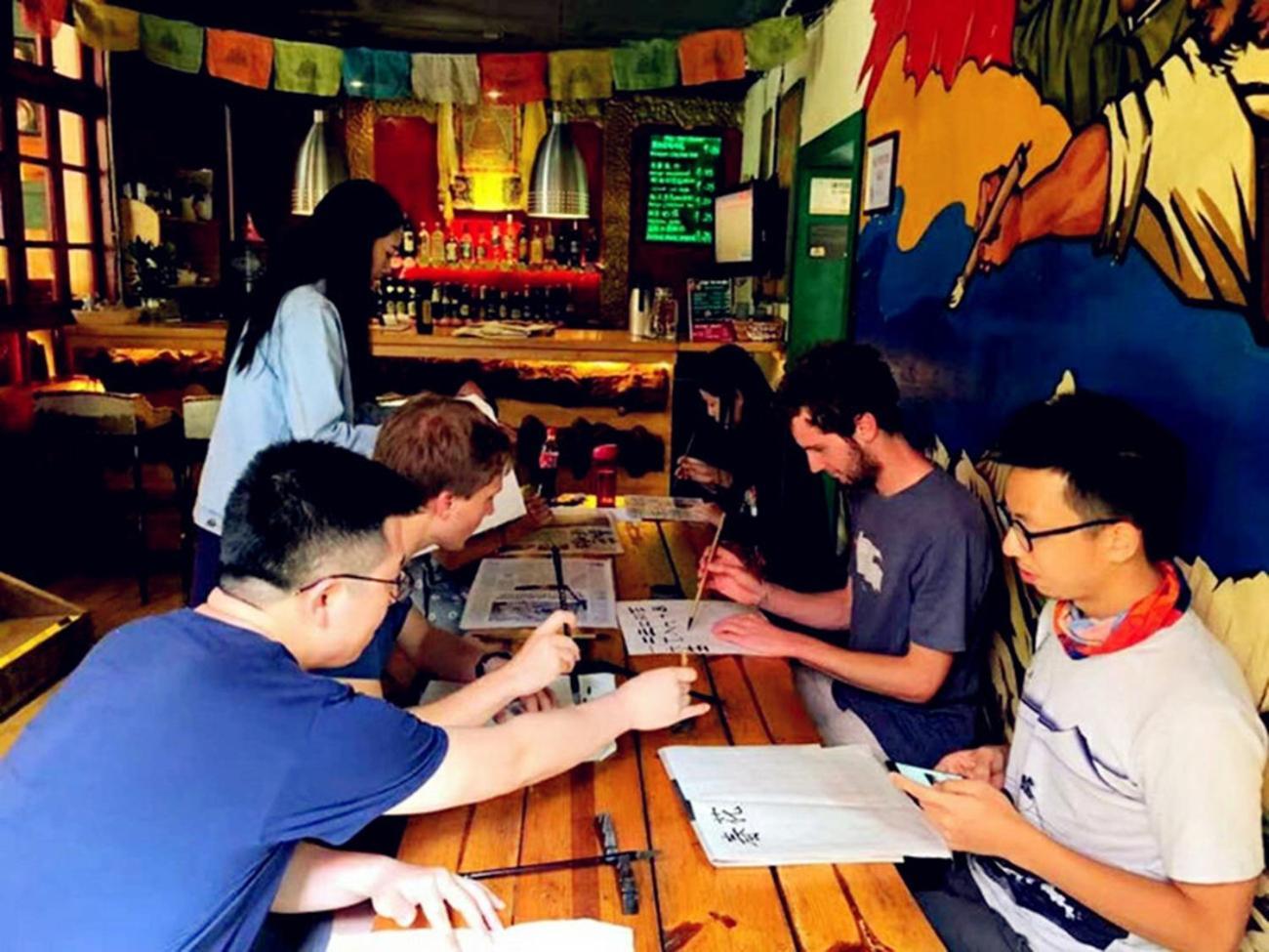 The Cloudland International Youth Hostel Close To The City Center,10 Min Walks To The Subway, Close To The Night Market, Old Street, Green Lake, English-Speaking Service, Free Activity Convenient Payment And Visa Cards Are Accepted Kunming Esterno foto