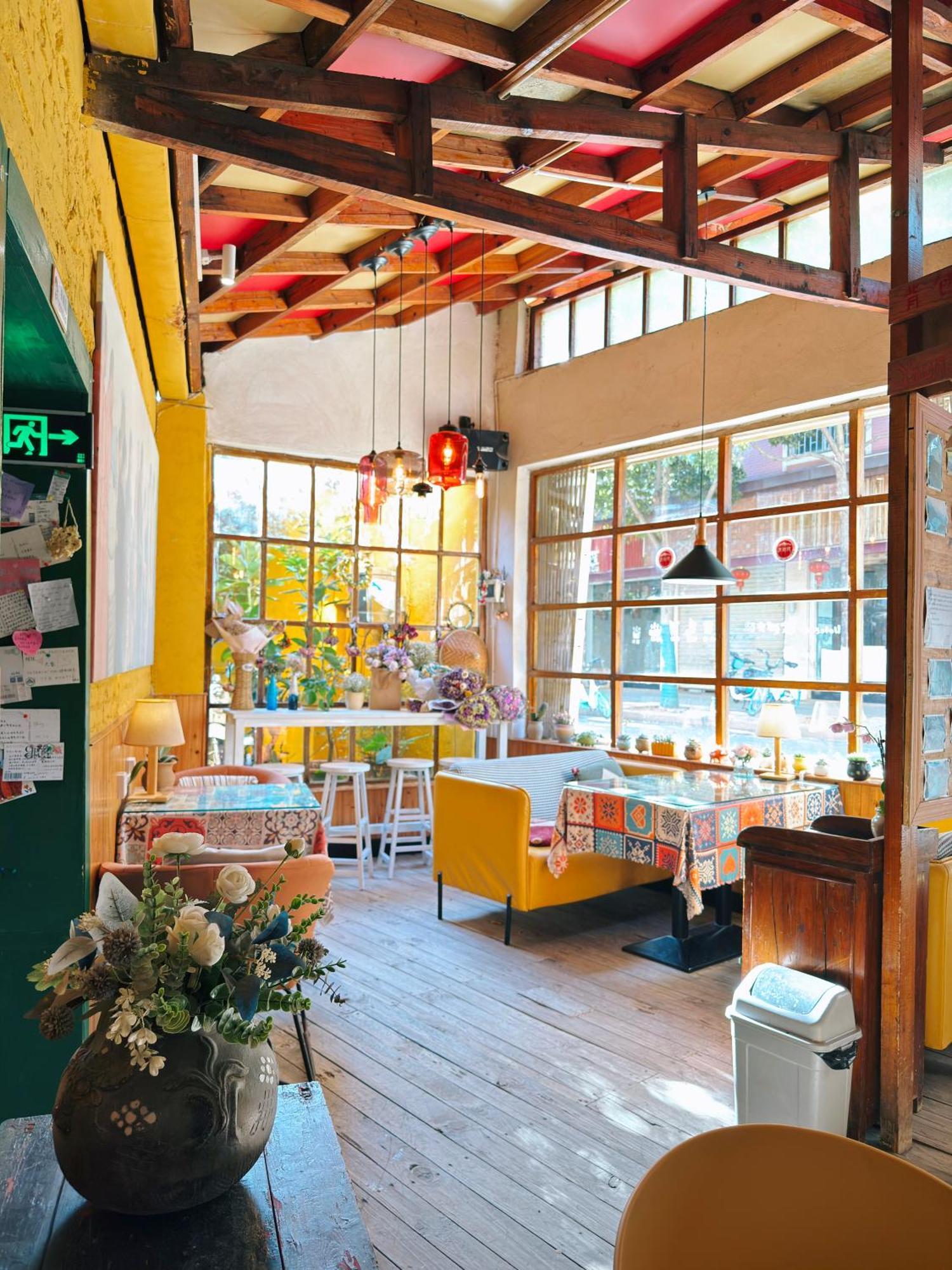 The Cloudland International Youth Hostel Close To The City Center,10 Min Walks To The Subway, Close To The Night Market, Old Street, Green Lake, English-Speaking Service, Free Activity Convenient Payment And Visa Cards Are Accepted Kunming Esterno foto